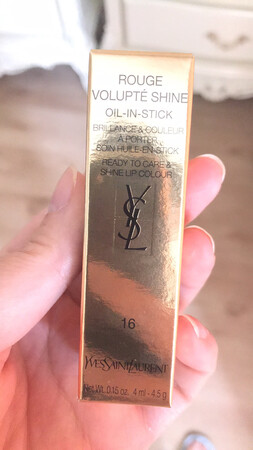 产品质感：非常有质感！
产品颜色：很好看！
滋润效果：非常滋润！
适合肤色：超级显肤色！