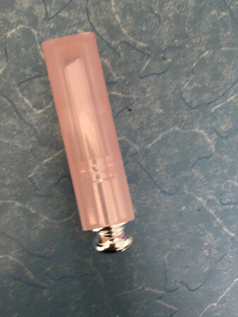 这一款变色口红，经常在买的挺好用的。
