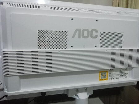 刚刚收到电脑打开看不错给五星好评,双十一快递小哥很给力。