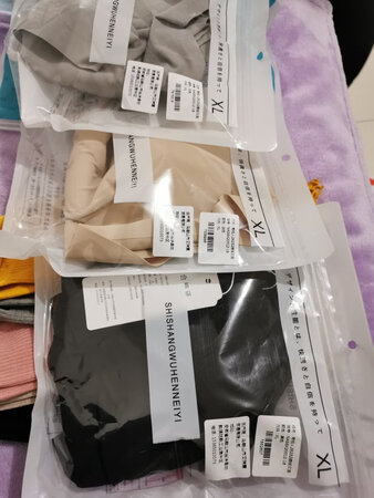 内衣质量很好，颜色好看，大小合适，半价优惠超值！