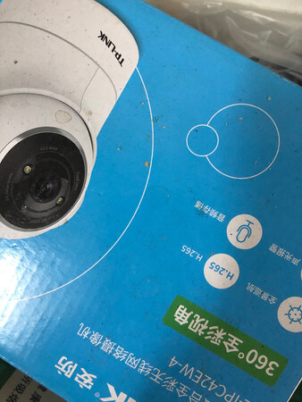 安装难易：非常方便，爱放哪里放哪里，电源线很长。
操作使用：操作简单，容易上手，手机电脑都可以实时显示和回放。