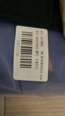 这款雨衣非常重量很轻，穿在身上不沉重，而且很宽松，可以把书包包裹上，我买的是宝蓝色的，不掉色，也没有很重的味道，京东自营相对还是值得相信一些的，它价格也不贵，携带也方便，很适合小学生使用，如果有需要可以考虑一下这款啊！