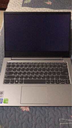 用了不到一个月自动重启后黑屏，到现在还黑着呢。