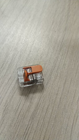 小巧又精致，开合手感非常好，接线好帮手。