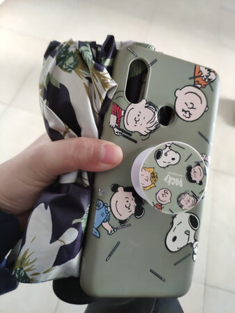 遮阳效果：还行
防雨效果：还行
尺寸大小：很迷你
伞很漂亮，又迷你，跟手机一般大小，我装手机的小包包都可以放下！可以说是很方便了，出去浪直接往包里一塞，就OK。但是小是要有代价的，伞骨架很细，支撑不了风稍微大一点的天气，我这边经常风很大，所以时刻做好换伞的准备，没准哪天就散架了哈哈哈哈哈。总体还是很满意的