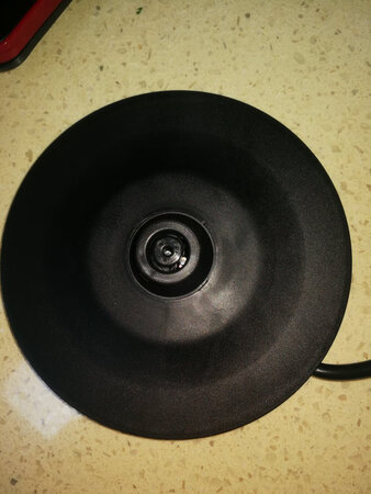 原来家里的烧水壶就用的苏泊尔，用了4年瓶盖连接处的弹簧坏了，其实不影响继续使用的，刚好双十一苏泊尔家搞活动又重新入手一个。紫色壶身显得高贵大气，内胆选用食品级不锈钢，底座电源部分均内包安全。苏泊尔的质量杠杠的，国货家厨小家电领头羊！