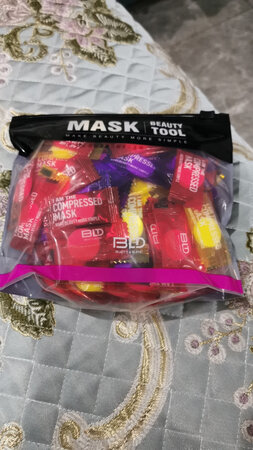 产品质感：比较薄，很好
贴合效果：比较贴合
补水效果：锁水不是很强