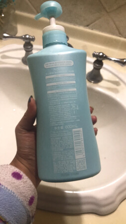 商品已经到了，拿到后迫不及待的打开试用了，感觉泡沫很细腻，用后皮肤也不紧绷，看着还挺水润的，以后如果有活动，我应该还是会再买的，再说说京东的物流，也是超级给力的，服务态度很想当的好，到货速度也挺快的，总之就是很满意啦。