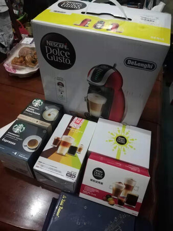 和图片一模一样，11号晚上下单，14号收货，在双十一里面也算是快的了。晚上收货后 ，刚开始琢磨琢磨说明书，所以还没有开始使用。颜值是在线的，比图片更有质感。赠品也挺用心。开心的双十一礼物?。