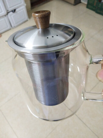 玻璃瓶很薄，感觉好小，一个人泡茶喝还差不多