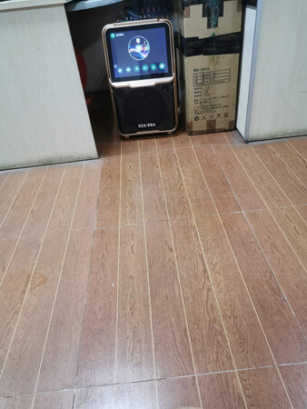 加了钱换了这个 可以触摸屏的  可以联网看电影电视剧K歌  音质还不错  给个好评
