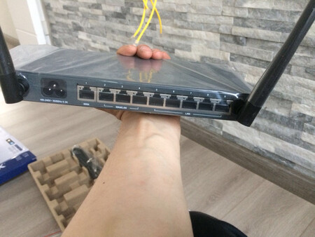 家里几个房间都装了网线，又希望有无线网络，收到后非常满意，非常感谢商家