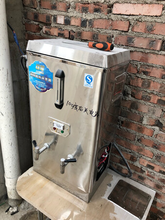 真的哎 不知道怎么说了。质量不行 水开110度不跳闸 一直烧着没人看到 烧到很久路过人员才发现关掉  结果客服解释一下 用了一个小时不到 又不行 怎么搞都不行 我凭良心说话 这种生意做不长时间的 真的很气人  只要我说退货就以各种理由不退货。真的服了。明天打京东客服问一下到底有没有人管这个事。这是我见过最没有责任心的商家。真坑。