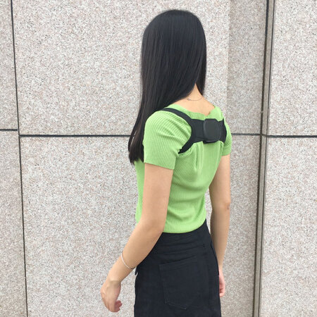 东西收到啦，戴上直了不少，看后续效果如何。女孩子变美可不能光靠化妆品和保养品，也要有个端庄的仪态。