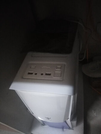 主机看的很好，就是没钱买显示屏了，性能不知道