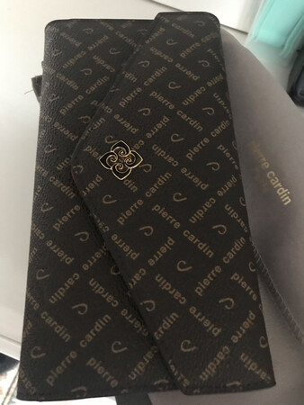 包包质感一般，商家服务态度很好，物流也很快