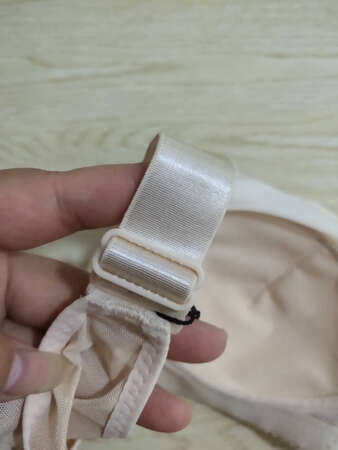 质量超级差，地摊10块钱一个都比这个好