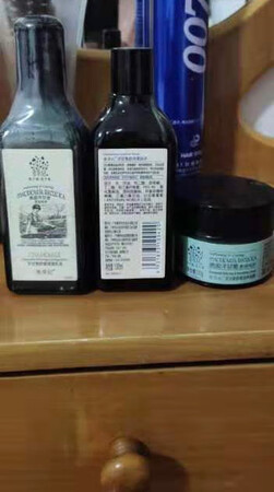 买给妈妈用的 已经是回购的第三次 妈妈在用 我也在用 确实很好用 听说口红是安全到可以吃的那种