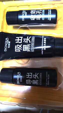 面膜不错，给闺女买的，闺女超级喜欢！化妆棉，面膜，导出液，鼻膜膏，精华水太全面了，一次搞定???