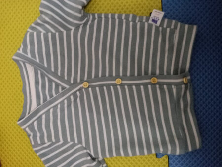 穿上挺好看的，衣服很柔软，款式好，当开衫小外套穿。