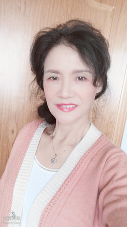 这件衣服也好看！不错！价格实惠。