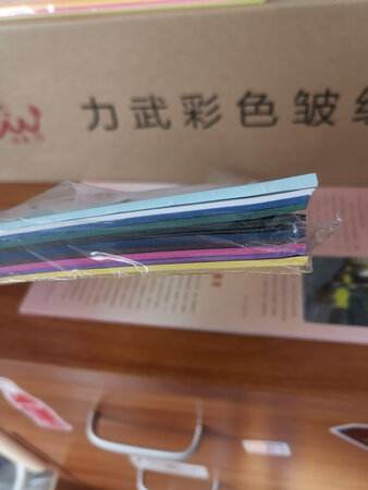 纸很厚实，颜色好看，京东送货快，快递员态度好