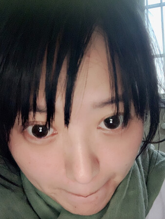 老顾客，很多次回购了，正好碰上双十一，价格比平时略微还要优惠一些，这个棕色也非常适合我，经常带上10小时以上没觉得不舒服，双十一特别特别要表扬一下京东师傅，大晚上11点还在送货，真心不容易，京东快递服务一直都很满意！