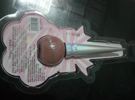 使用方便，香味清淡，性质温和，很不错，颜色漂亮，速干颜色正，而且超级显白，显色度很好。