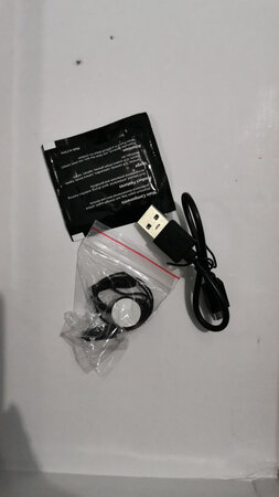 宝贝儿收到，总体来说感觉挺好的，使用方便，操作简单，十一带着老妈出去玩儿，照了不少照片，真是方便，不用求人，满意～