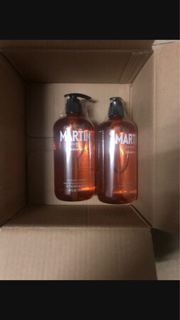 适合发质：中性到油性发质适合用！
泡沫数量：泡沫数量丰富，比较喜欢！
产品香味：香味清新自然，既不会过于造作，也不会过于清淡，属于点到即止的香味！
控油效果：空有效果完美，以前天天洗头的，现在两天洗头一次，也不会觉得头发很油腻！