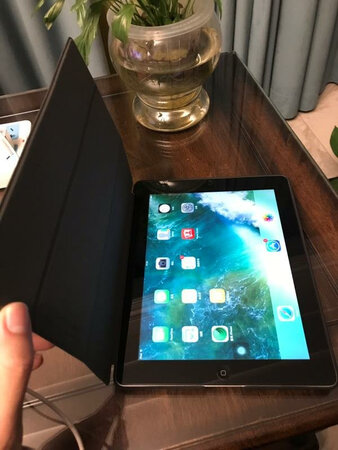 特别高端大气上档次，挺喜欢的颜色，而且是软壳，对平板的伤害比较小，很漂亮，小伙伴们值得入手的一款，再也不怕孩子把平板给摔碎了，颜值真的很高哦送的钢化膜跟内胆包非常好用