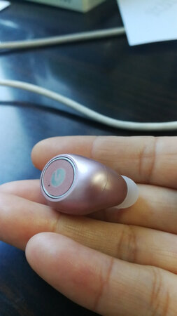 做工质感：做工精细，放到耳朵里超级舒服
音质音效：音质真的很不错，
续航能力：充饱电可以待机6小时
已经回购好几次了，每次都不会让人失望，值得推荐。
已经回购好几次了，每次都不会让人失望，值得推荐
已经回购好几次了，每次都不会让人失望，值得推荐