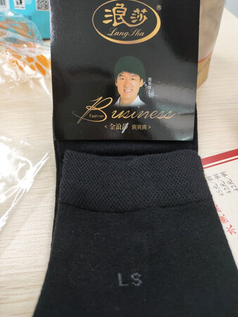 质量看着还行，簿簿的，秋天也合适！