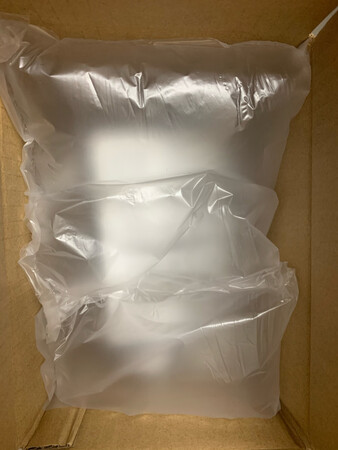 很划算的一堆东西，快递包装良好，发货速度也快，赠品很多，用了脸上没有厚重感，值得购买！