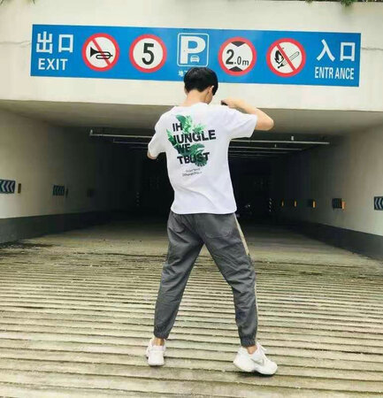 上身效果好，布料柔软，之前一直在这家买短袖还没有买过裤子，看见这家上了裤子，马上购买来穿，回购过很多次的店铺了，很喜欢，布料不错，穿上帅气，大家都 说好看