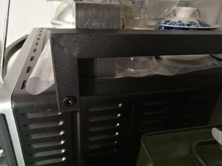 外观样式简单大方，商品质量也不错，管材摸着有磨砂感。京东物流速度很快，商品材质质量是合格的，承重能力对于一般的家用，是够了的。欢迎大家购买。