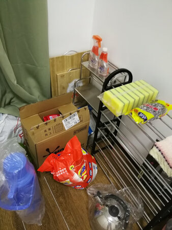 海南京东挺给力的，到货挺快的。快递小哥很负责任，都给送到家门口。东西很不错，包装完好，下雨天也没有任何破损。光感的，很方便，不用想着开和关。