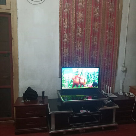 刚收到货试看了一下效果很好，很清晰，放出租房大小合适