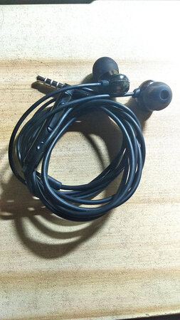 不错，音质可以，用了几次戴很长时间耳朵也没有疼，颜值也挺高，还是物超所值的，大家可以买呀～