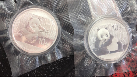在这买过几次钱币了，每次都完美无缺，无可挑剔，物流很快，包装严实，一点不担心钱币被破坏，2016年开始接触熊猫币，找机会陆续准备把之前年份的熊猫都补齐，这家是首选入币商铺，多次购买，信得过，期待2020年熊猫币上架呦～