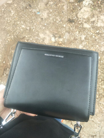 外观简单大方，容量刚刚好，做工一般。一分钱一分货，也就这样吧。
