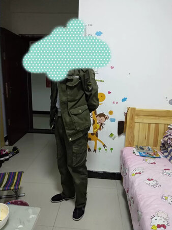 衣服发货很快，穿的很合适，大小刚刚好，家人很喜欢，不错
