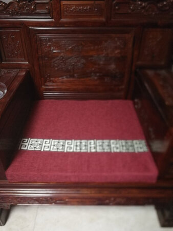大小尺寸：尺寸合适
舒适程度：质量很好，很舒服
其他特色：非常满意的一次购物