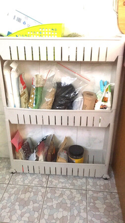安装简单，质量还可以性价比高，放满了东西也挺稳的，不错！推荐！