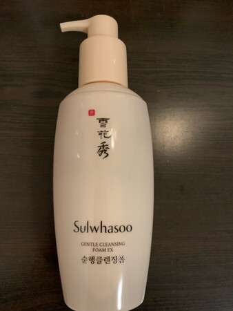雪花秀洁面泡沫非常细腻，适合混油肌，洁面后清爽不紧绷，双11购买赠品超多，京东物流超级给力。