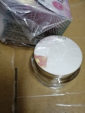 美颜霜收到了擦的挺白的，效果还不错