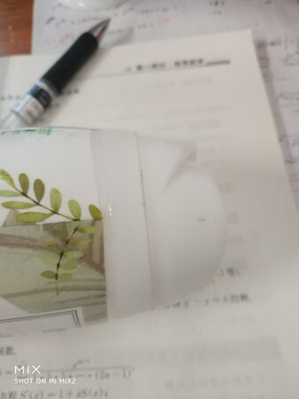以前买过这个产品的东西觉得还行，这次真的是很失望，外面无塑封，开口处一圈黑的，明显被人打开过，打开后里面更加脏，完全不敢用了，没时间去来回退换货，只能扔了，质量严重不过关，还好没买接触到皮肤的东西，会向315进行投诉