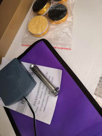 发货实在太慢了，宝贝收到时候木工已经差不多结束了，没有办法不好的也用了。宝贝不是是新的，有可能是别人退回去的，收到时候下面两个角已受伤，膨胀螺丝也只有一个?