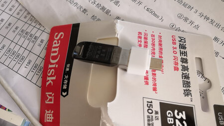 外观材质：铝合金吧
体积容量：30G以上，还行
传输速度：开始比较快，然后就弱了，不过也正常