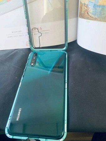 颜色外观：颜色超炫啊，非常喜欢，大爱
防摔性：四周包边，很好